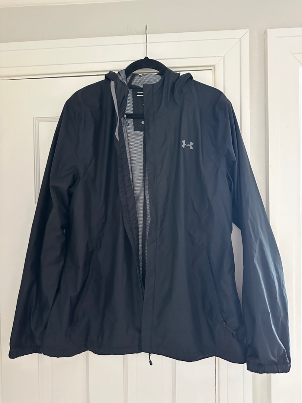 Under Armour Womens XL Black Hooded Windbreaker Jacket